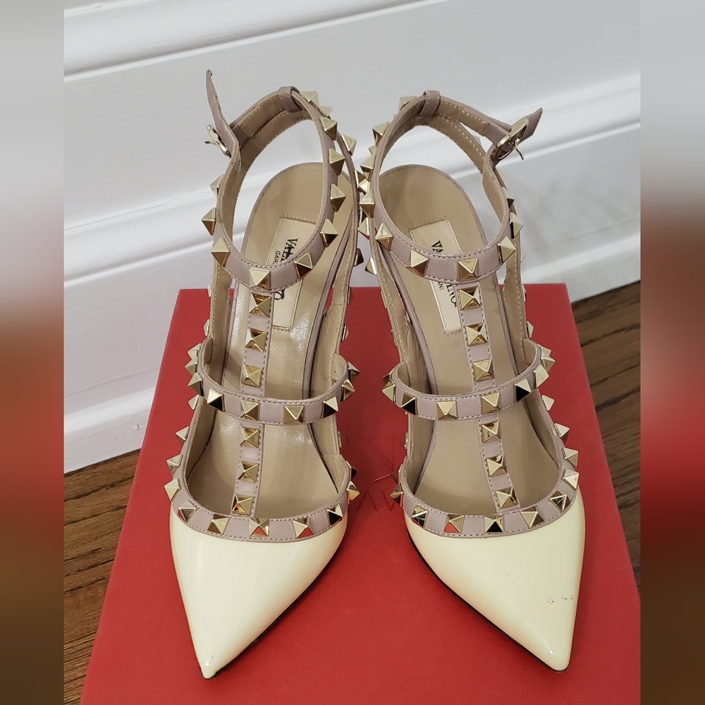 VALENTINO GARAVANI PATENT ROCKSTUD CAGED PUMP 100MM 36.5